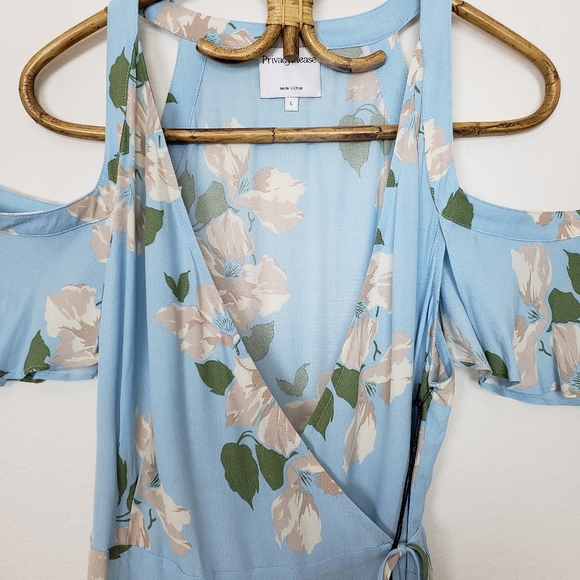 Privacy Please Delta Wrap Dress Cold Shoulder L - Picture 8 of 9